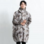 日本KIU 163221 卡其迷彩 標準成人空氣感有袖斗篷雨衣 騎車露營必備 附收納袋(男女適用)